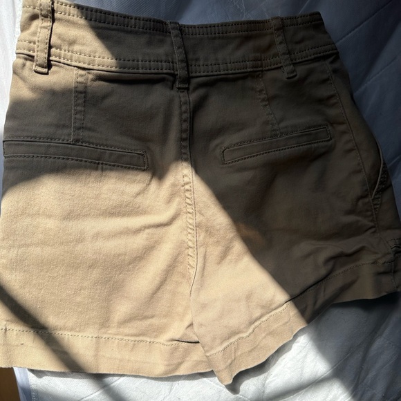 H&M Shorts - Picture 2 of 4